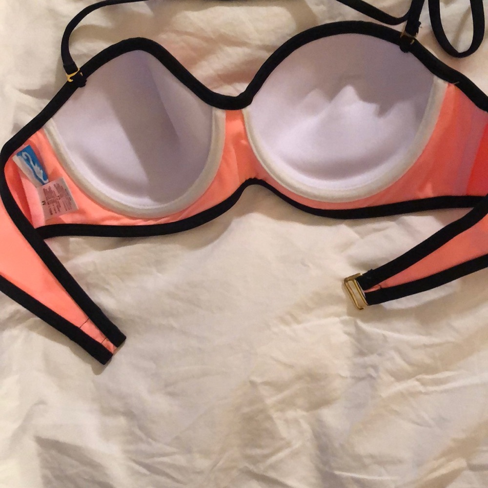 Bikini - Picture 3 of 7